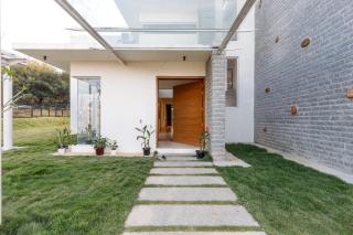 Golf View Home by StayJade, 4BHK, Projector - 5