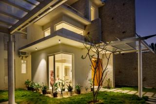 Golf View Home by StayJade Lawn Luxury 4BHK - 1