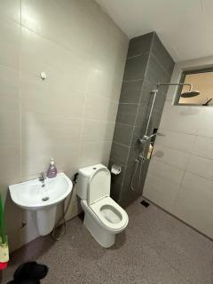 Cozy cybersquare king bed with Netflix free pakin wifi garden view 909 - 1