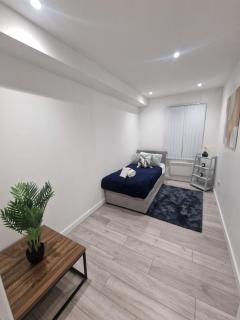 The Hibbert Lux Modern Apartment 1 - Luton - 6