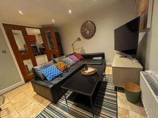 Clifton - Luxury 1 bed flat - 1 min walk to Tube - 4
