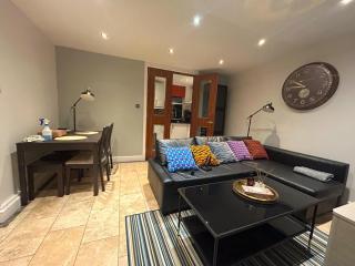 Clifton - Luxury 1 bed flat - 1 min walk to Tube - 0
