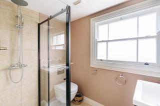 Private Comfortable Loft Apt in Superb Period Home - 4