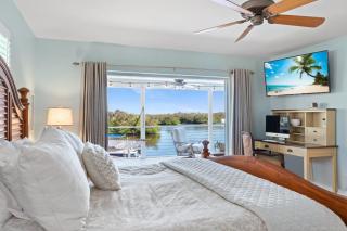 Beach Therapy, Gorgeous 3 Bedroom Beach House w Pool and Spa - 6