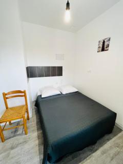 Hotel Le Breton - - 0