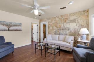 Milk Bath Springs Cottage - Dripping Springs - 7
