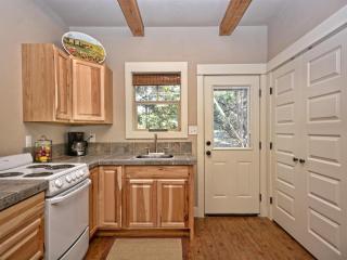 Cabins at Flite Acres - Mountain Laurel - Wimberley - 3