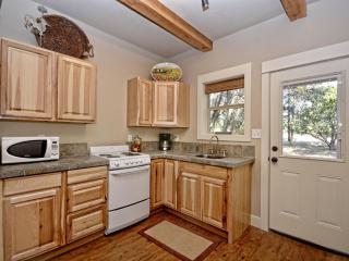 Cabins at Flite Acres - Mountain Laurel - Wimberley - 1