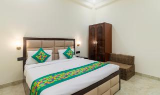 Treebo Brij Kaushal, Near Prem Mandir - 2