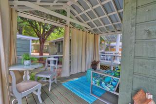 Creekside Cabins - The Nest - Wimberley - 3