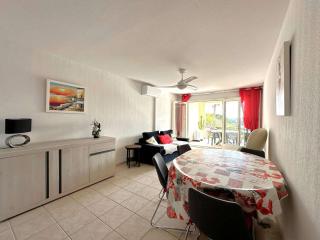 HYEGUY Appartement pour 3 personnes en rez de jardin avec piscine commune à Giens - Hyères - 1