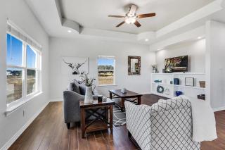 Oasis by the Lake - Canyon Lake - 4