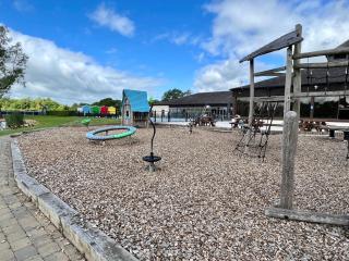 Sunnyside Lakeside Lodge - South Cerney - 6