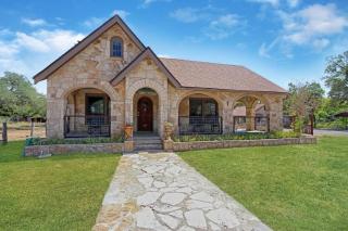Milk Bath Springs House - Dripping Springs - 6