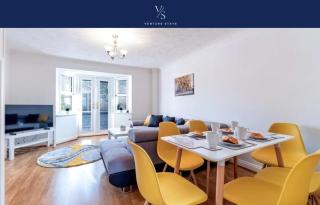 Spacious, 3 Bedroom, 3 Bath, Sleeps 7 - Peterborough - 0