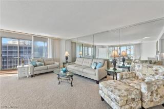 BEACHFRONT -Steps from Sparkling Sand and Surf- Condo Sun and Sand Seekers - Roelens - Fort Myers Beach - 2