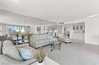 BEACHFRONT -Steps from Sparkling Sand and Surf- Condo Sun and Sand Seekers - Roelens - Fort Myers Beach - 1
