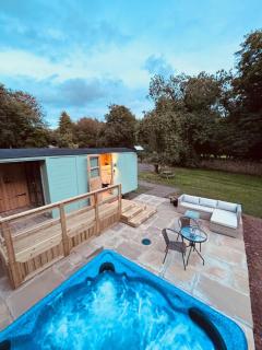 Shepherds Hut with Hot Tub - Pembrokeshire - 0