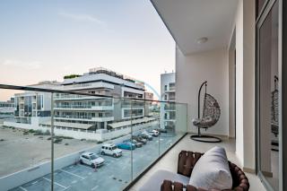 Contemporary 2BR in Azizi Park Avenue, Nad Al Sheba by Deluxe Holiday Homes - 8