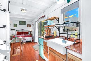 Caboose on the Square - Wimberley - 7