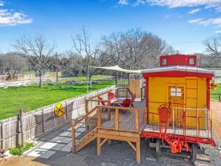 Caboose on the Square - Wimberley - 8