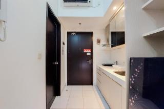 Tranquil and Homey Studio at Casa De Parco Apartment By Travelio - Tangerang - 2