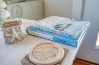 This'L Do - Oceanfront - Charming Upcycled Vintage Beach House - 3