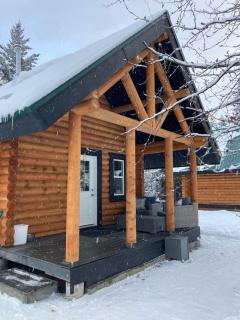 Log lofted rustic cabin in woods - Kelowna - 1