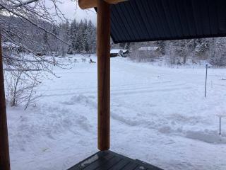 Log lofted rustic cabin in woods - Kelowna - 8