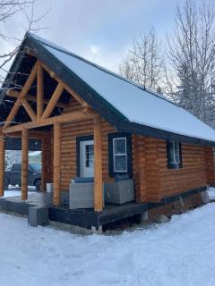 Lofted log cabin with fire table - Kelowna - 9
