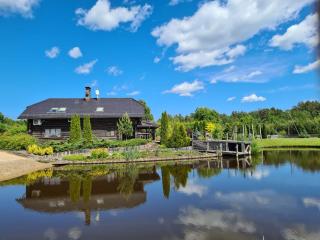 Woodvilla - - 4