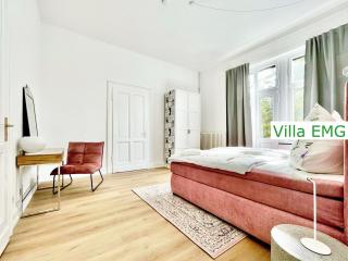 Ferienhaus Villa EMG Velbert nah Düsseldorf Essen Dortmund, Familien Gruppen bis 27 Personen, 3 Küchen, Kaminofen, Terrasse - 2