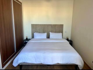 Chic Studio with Rooftop Pool - Casablanca - 8