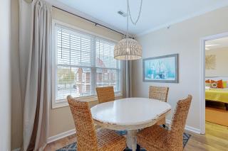 Creekwood --- 1400 Pebble Dr #1410 - 4