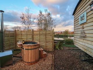 Herbie's Shepherds Hut at Shepherds Lodge - Nottingham - 8