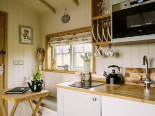 Herbie's Shepherds Hut at Shepherds Lodge - Nottingham - 5