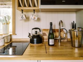 Herbie's Shepherds Hut at Shepherds Lodge - Nottingham - 4