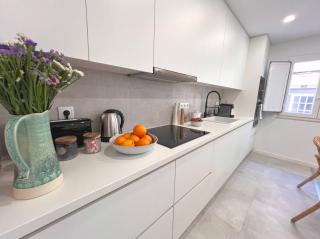 Central & Sunny Apt 10m to Beach, By TimeCooler - Setúbal - 4