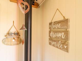 Bonnie's Shepherds Hut at Shepherds Lodge - Nottingham - 5