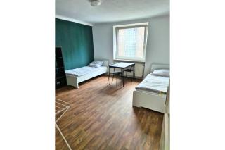LIVING 21, Monteur- und Ferienwohnung, 6 Personen, zur langfristigen Anmietung W83 - Gera - 0