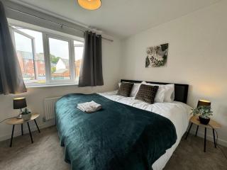 Bolehyde House, Sleeps 6, 3 Bedrooms, North Swindon location, Parking - Swindon - 7