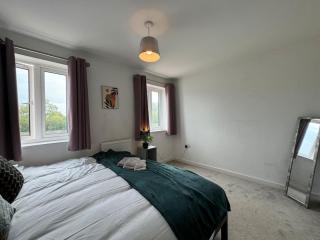 Bolehyde House, Sleeps 6, 3 Bedrooms, North Swindon location, Parking - Swindon - 5
