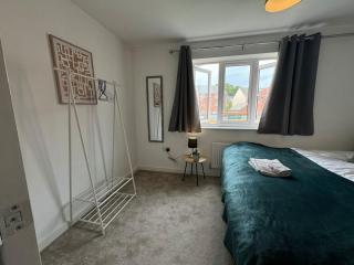Bolehyde House, Sleeps 6, 3 Bedrooms, North Swindon location, Parking - Swindon - 2