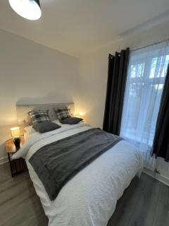 Pejay Crystal home - Southampton - 0