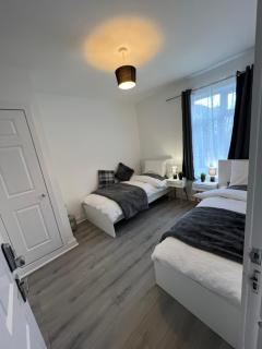 Pejay Crystal home - Southampton - 4