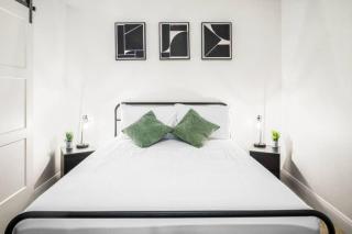 Luxurious New Unit 1Bd1Ba Pool, Golf Sim - 3