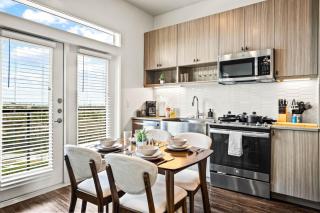 Luxurious New Unit 1Bd1Ba Pool Golf Sim - Austin - 8