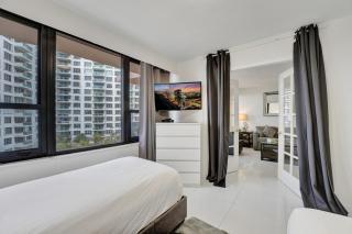 Ocean View Spacious 2 BDR Condo Beach Service 609 - Miami Beach - 8