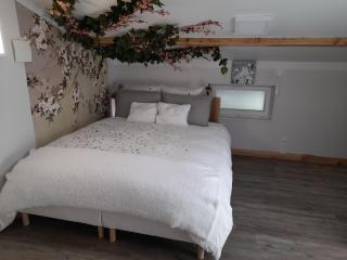 La maison du Bonheur - Chambre Tourterelle - borne de recharge VE - Saint-Bernard - 9