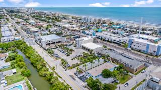 The Shark Tank Cocoa Beach - Beach Boho, Downtown, 5-Min Walk to Beach, Shops & Bars - Cocoa Beach - 5